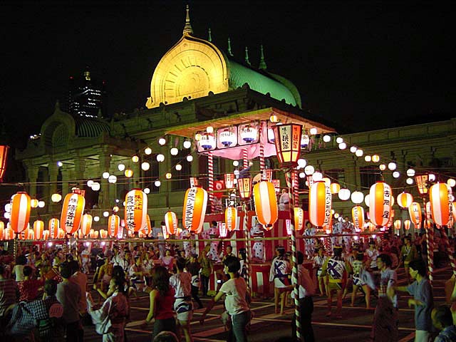 美味しい盆踊り＠築地本願寺 老舗の築地ブランドの屋台が集結＊人気の行列＊酷暑の中の夏のひととき東京てくてくお散歩日記♫