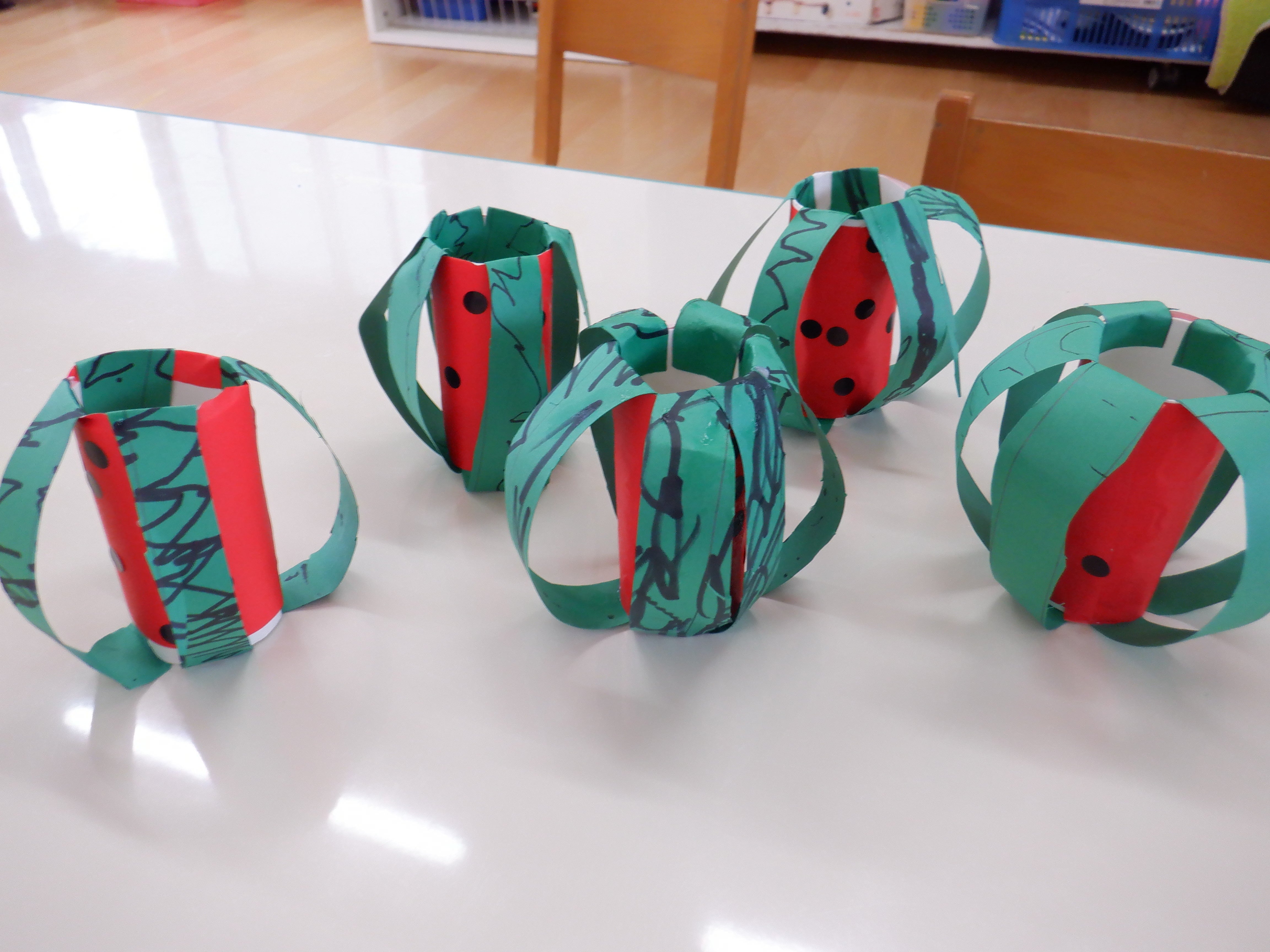 七夕製作 夏らしい、思わず食べたくなっちゃうスイカの七夕飾りの作り方ほいくびより