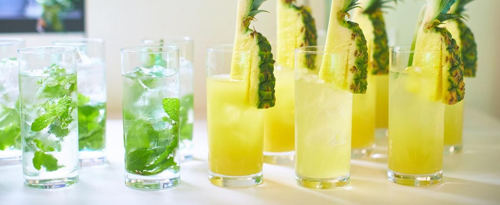 自分の名前がやけに聞こえる「カクテルパーティー効果」とは？ゴールドライフオンライン