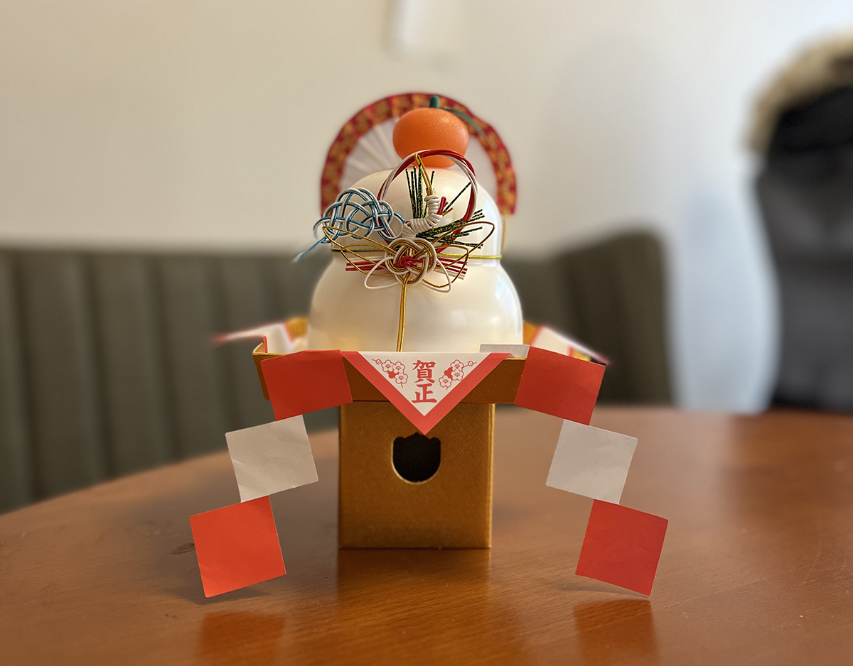 鏡餅の干し柿は食べるものなのか？食用と飾り用の違いや注意点鏡餅ガイド.com