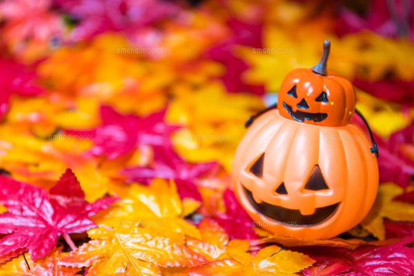 重なったハロウィンのカボチャのお化けたちのイラスト無料のフリー素材 イラストエイト