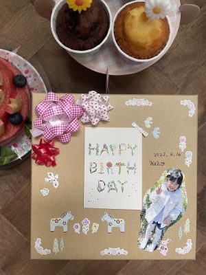 風船イラスト飾り誕生日ギフトボックス箱プレゼント箱アイコンかわいいラッピングシン：イラスト無料