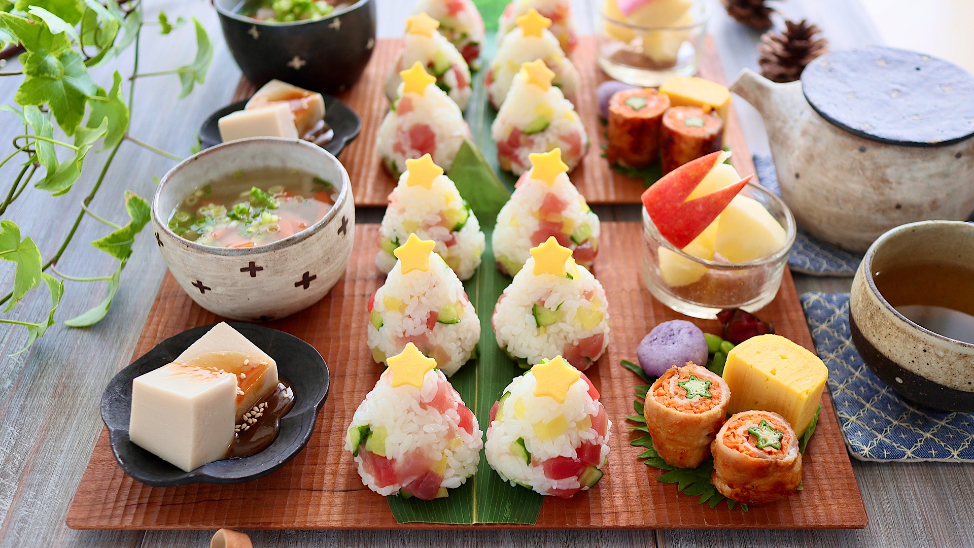 Natsu レシピ 献立美味しそう！作ってみたいと思ったら ぜひコメントを✨反応いただけると嬉しいです！ 今日はクリスマス献立🎄.*🎁3種のから揚げ 🎁ちらし寿司 🎁ローストビーフ 🎁ビーフシチュー 🎁サーモンとエビのクリームチーズパイ 🎁クリスマスショートケーキ