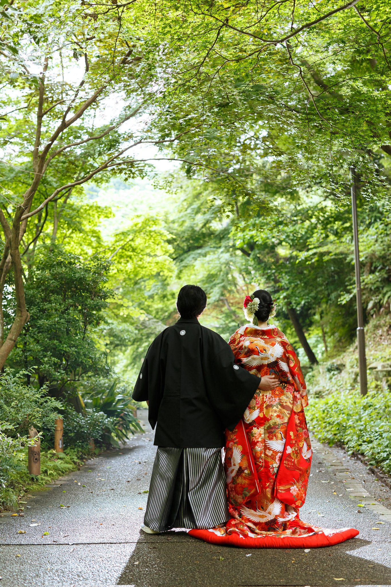 先日は、久良岐能舞台での新春灯篭まつりでした。 今年は、良い方向に「化ける」をテーマに地歌舞「たぬき」と神楽とコラボ企画「神剣幽助」をいたしました。たぬきは横浜芸者、初めての演目で、地方共々緊張感ある作品となりました。 神剣幽助で登場するキツネも初めて