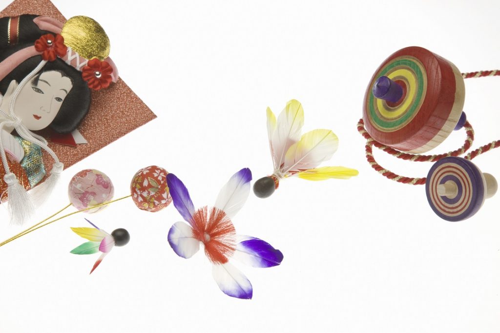 暮らし 日本伝統の「お正月遊び」を今すぐしてみたくなる！おすすめ絵本5選 - 家電 Watch