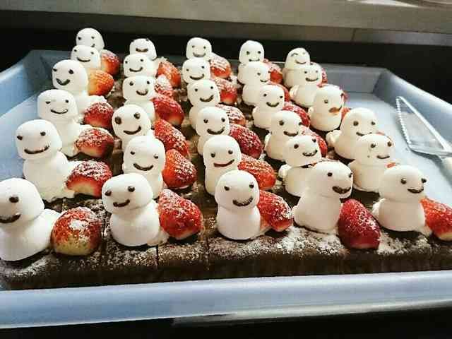 可愛い雪だるまのチーズ出来ました💓 作り方は19時にYouTubeみさべんChannelで公開するよ🙌💕 簡単だからチェックしてみてねー🎵christmasクリスマスご飯クリスマスレシピかんたんレシピかわいいおかず