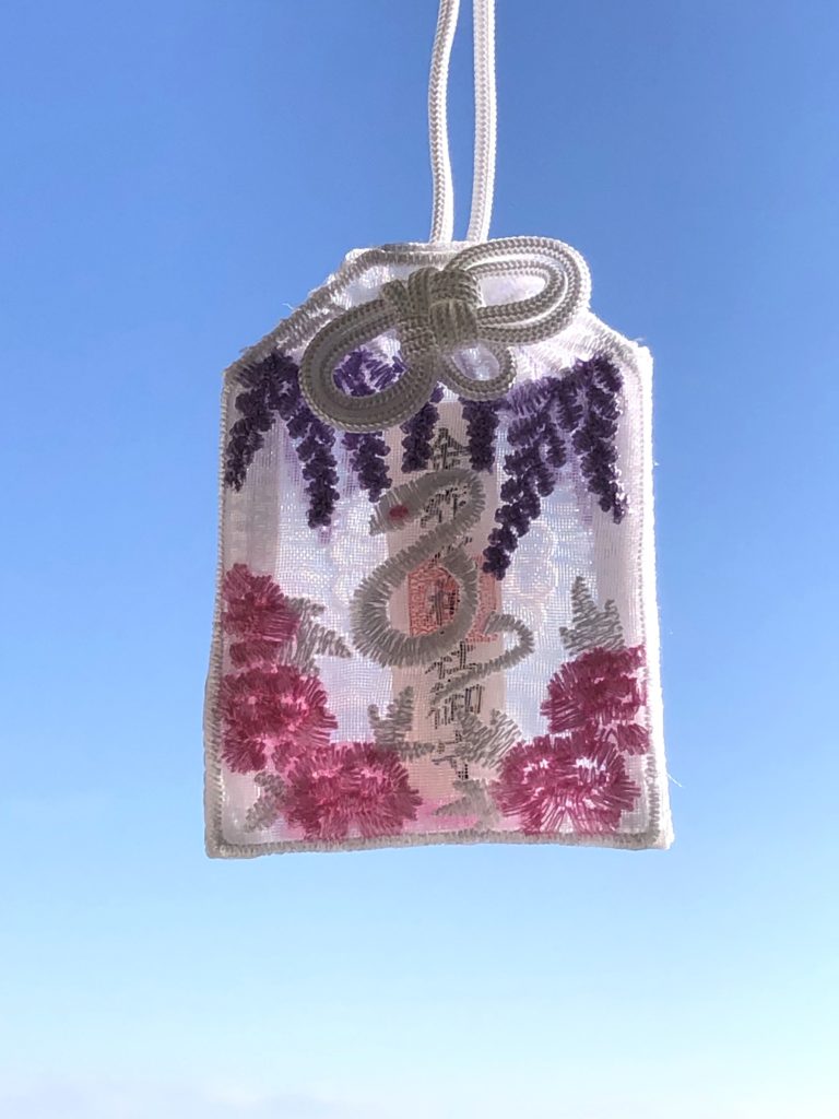 多治速比売 たじはやひめ 神社 tajihayahime-jinja当神社オススメのお守りと御朱印をご紹介いたします。 pic2 「身体健康レース守り」 昨年までは白色の紐だけでしたが、10色にカラバリ揃えました。令和7年は推し色を身につけて過ごしてみてはいかがですか✨ pic3