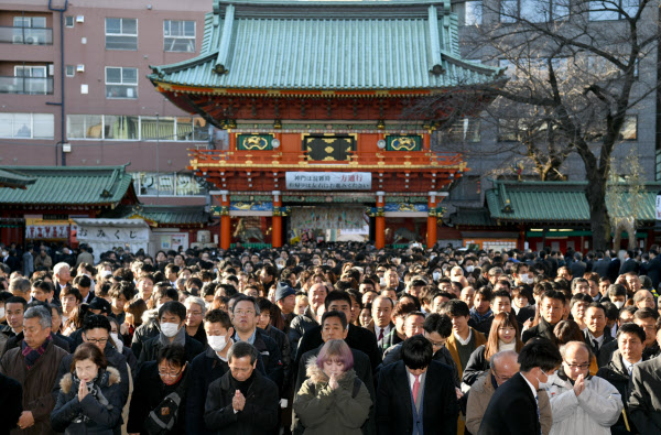 初詣 伊勢神宮多くの参拝客で賑わう三重・伊勢市
