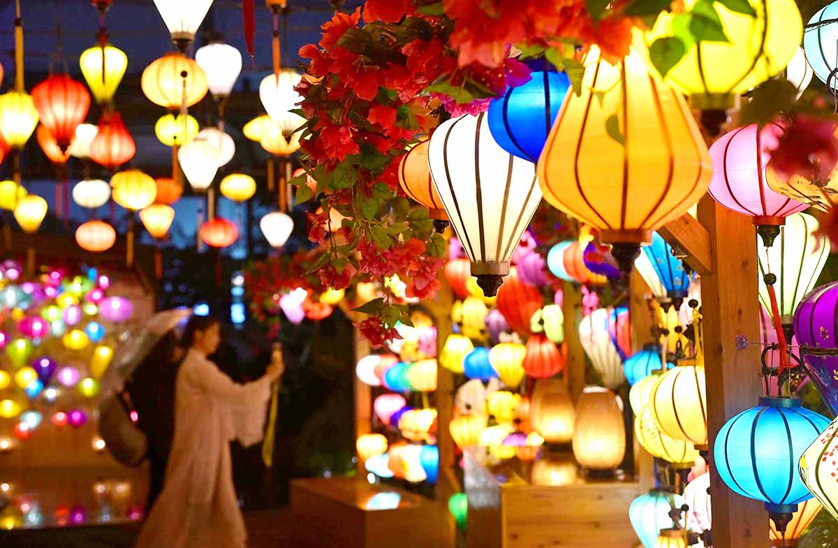 神奈川・京都 4万4千個のスカイランタンが夜空に浮かんだ夏、「七夕スカイランタン祭り2025」Infoseekニュース