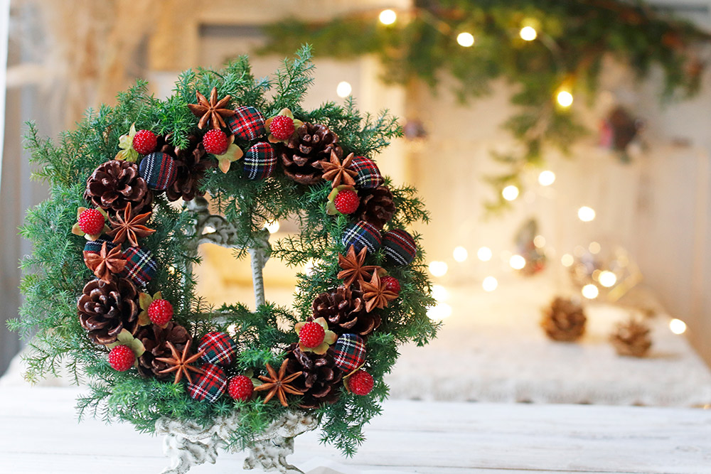 簡単手作り 100均セリアの材料でクリスマスリースの作り方！こどもとくらす