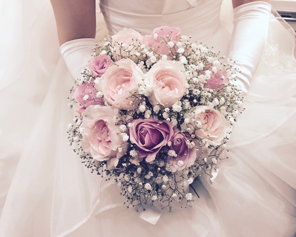 ナチュラルキャスケードブーケ花次郎のウェディング ブーケ生花高品質で安い おしゃれ人気のブーケを大阪・神戸にお届け結婚式ブライダルブーケ