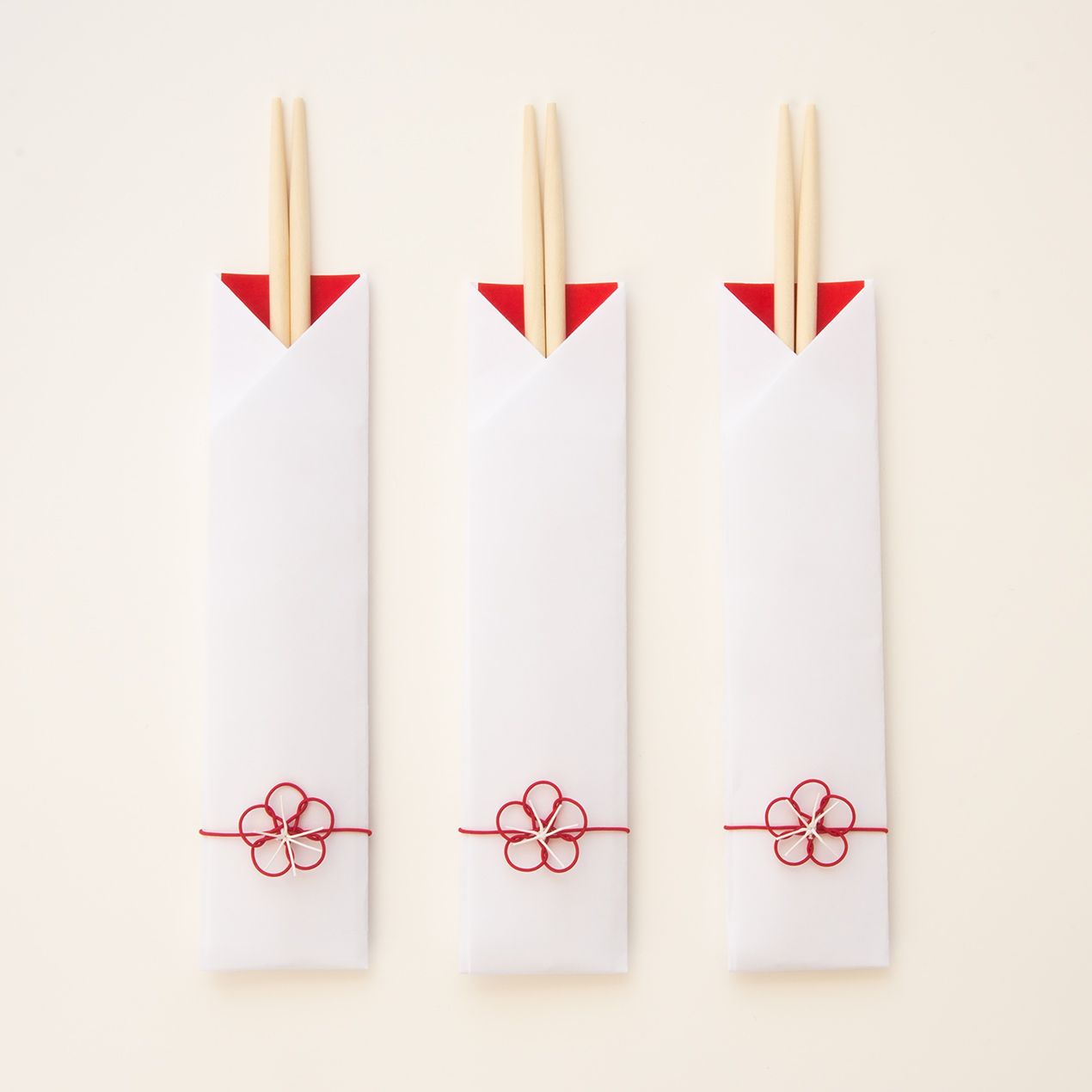 水引を使ってお正月の祝い箸の飾りを作りました！東京調布・京王線『カジュアルなおもてなし料理教室デリッシュ』教室＆オンライン 単発 少人数