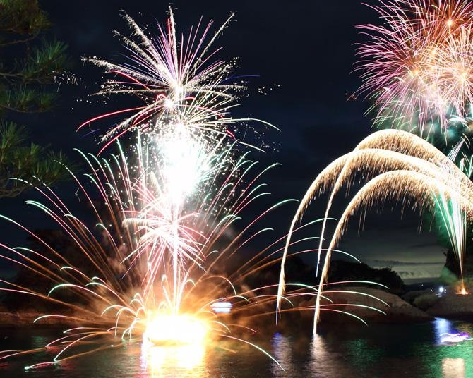 かじやの間: 「関門海峡花火大会」を「海峡ビューしものせき」から見てきました