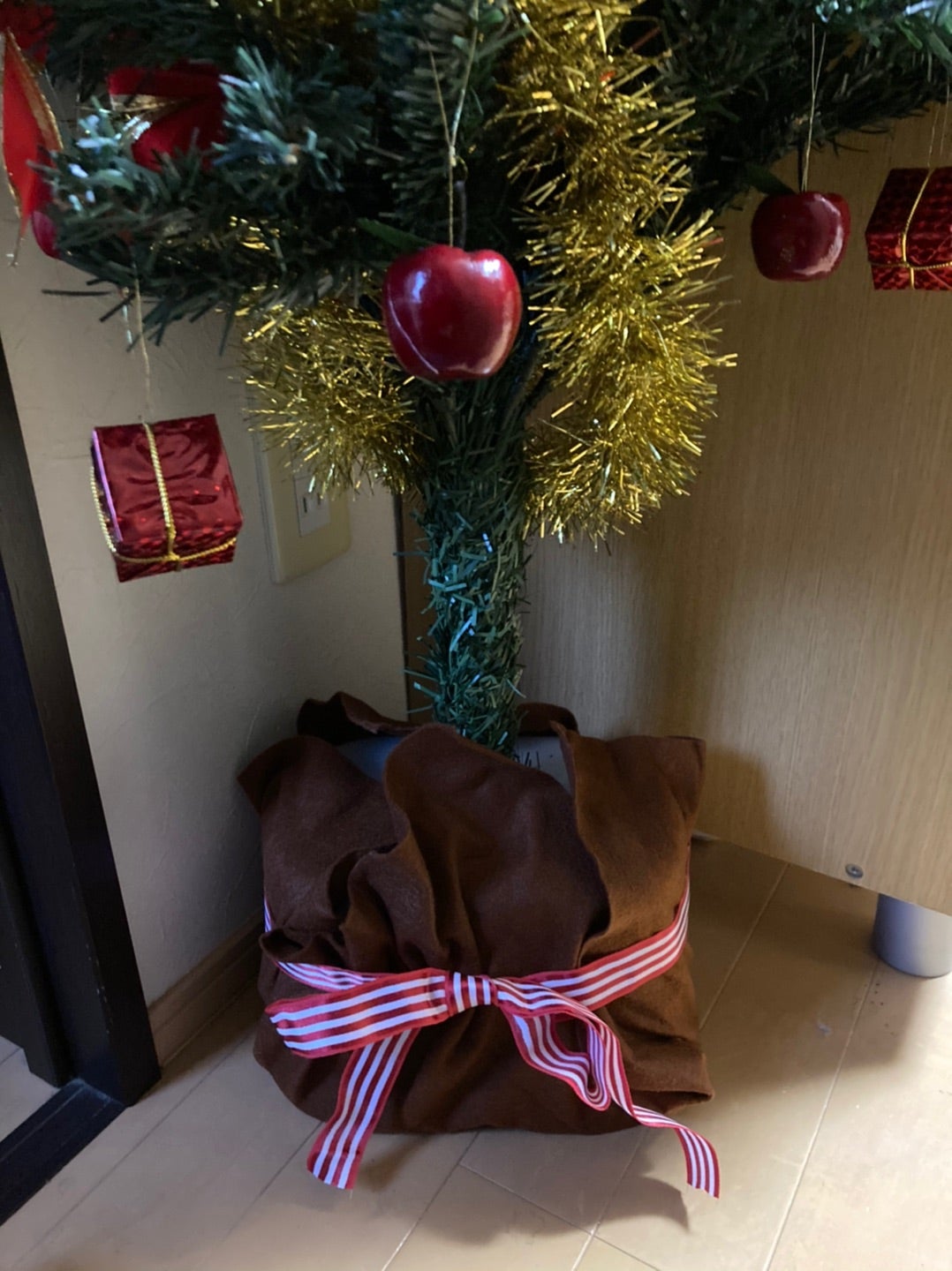 中城産業のクリスマスツリーが本物みたいで最高でした！ レビューもものはなブログ