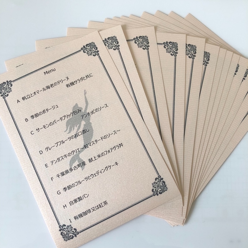 結婚式の席次表をテンプレートでおしゃれに手作り！コツからマナーまで Adobe Express