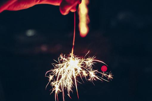手持ち花火の写真素材写真素材なら「写真AC」無料 フリー ダウンロードOK