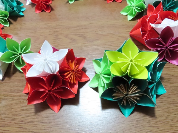 Christmas Ornament Tutorial 折り紙で作れる簡単クリスマスリース 作り方紹介動画