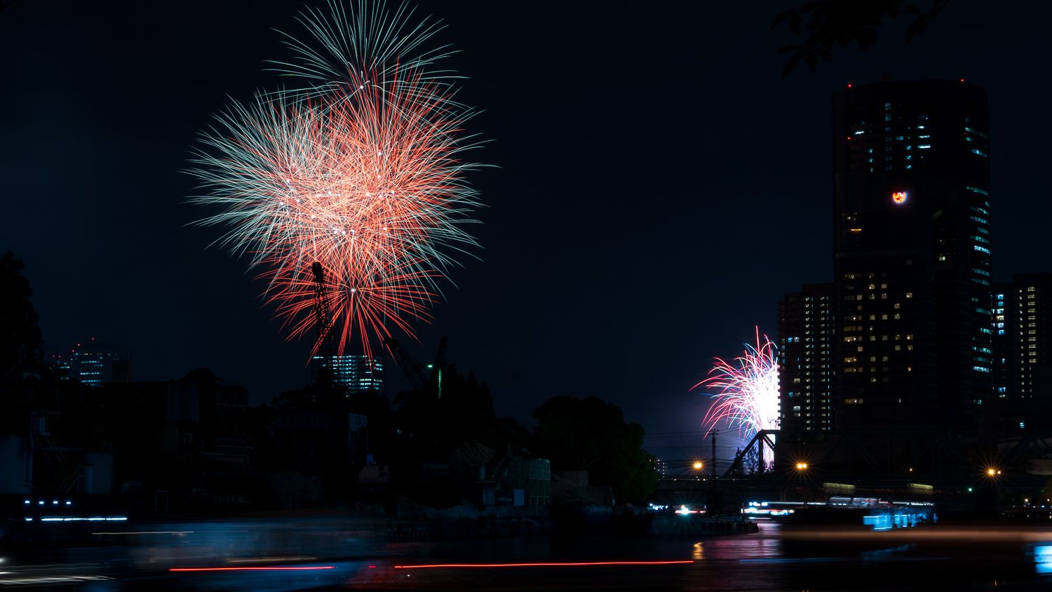 2025年完全版 天神祭の花火攻略ガイド穴場スポット・打ち上げ場所・最寄り駅・交通規制まで！日々、気になることに彩りを