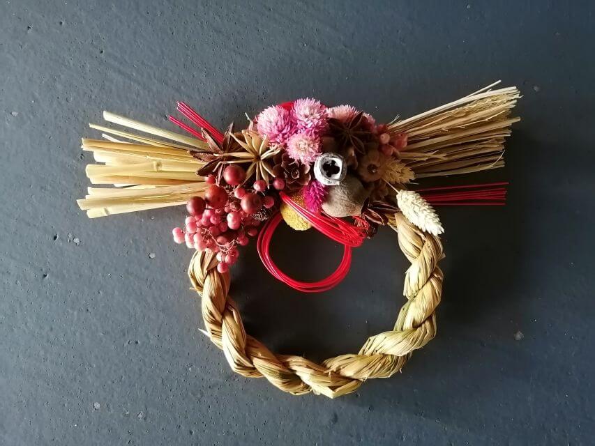 100均セリア お正月飾りの作り方 おしゃれな縄房飾りと造花で豪華に手作り
