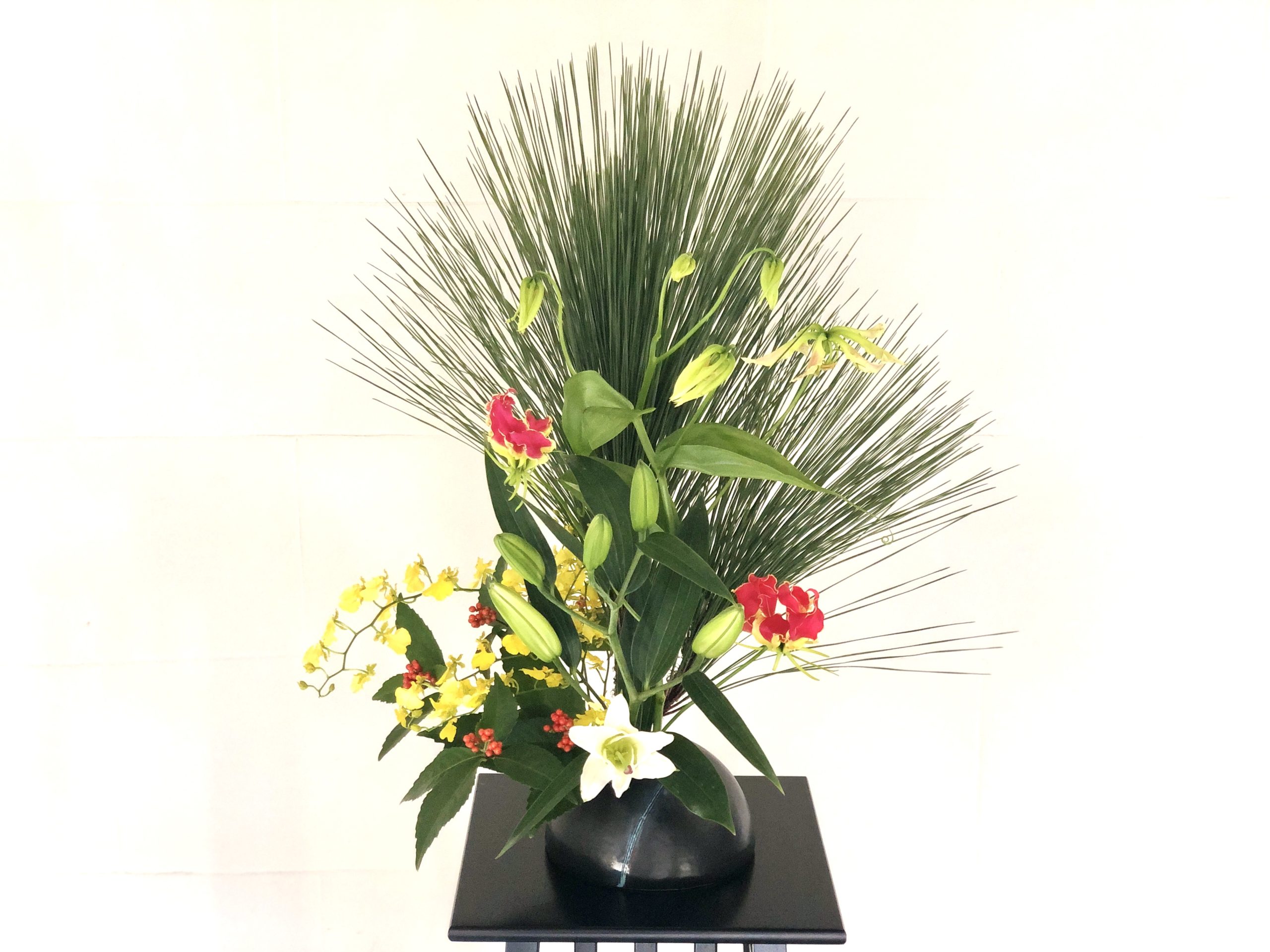 お正月の生け花の楽しみ方。新年を迎えるにふさわしいお花の飾り方は？ -池坊公式 全国のいけばな教室検索サイト