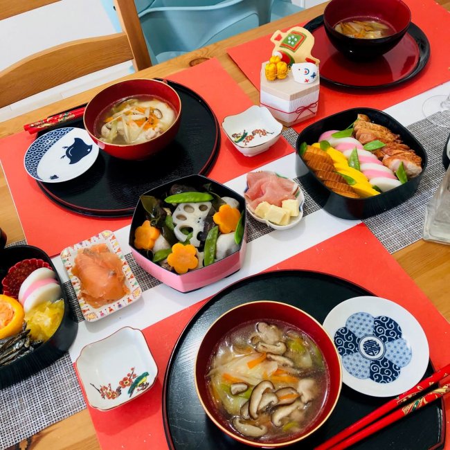 2024年版 プロが教える簡単お正月テーブルコーディネート。和×洋で華やかに