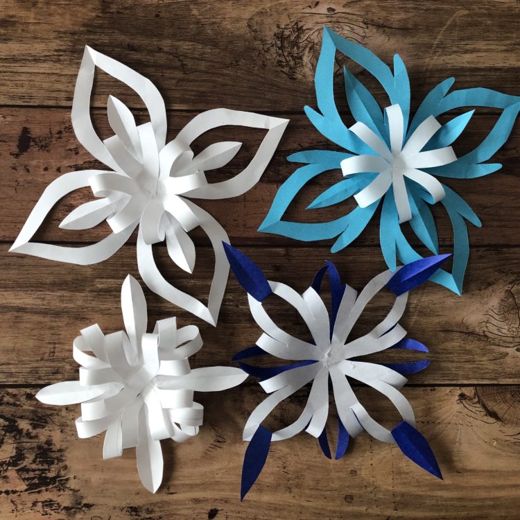 折り紙で作るクリスマス飾り♪子供と一緒に飾り付けるアイデアも！100均アイテムで、暮らしをもっと便利に楽しむ情報メディア くらしマグネット