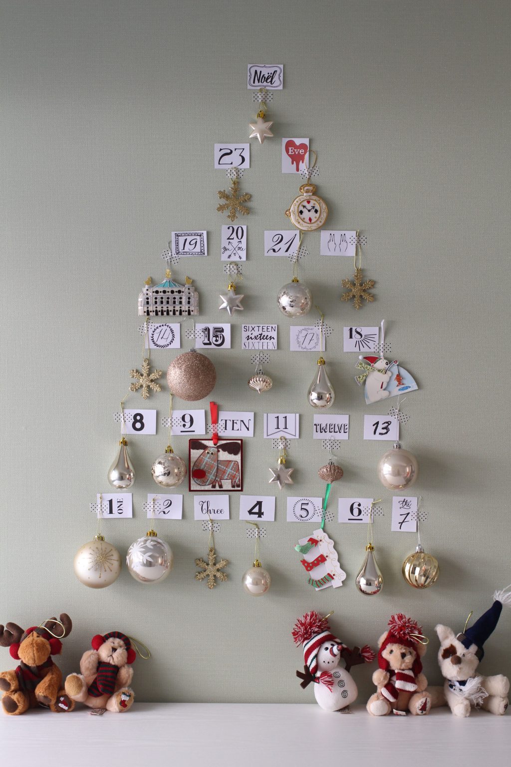 2023年12月2日 100均DIY クリスマス雑貨作り 深夜のXmasアドベントカレンダー準備 クリスマスアドベントカレンダー＃100均標本箱 クリスマス雑貨作り