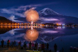 冬の花火。 洞爺湖温泉冬花火大会2024 北海道・洞爺湖町*and trip. たびびと