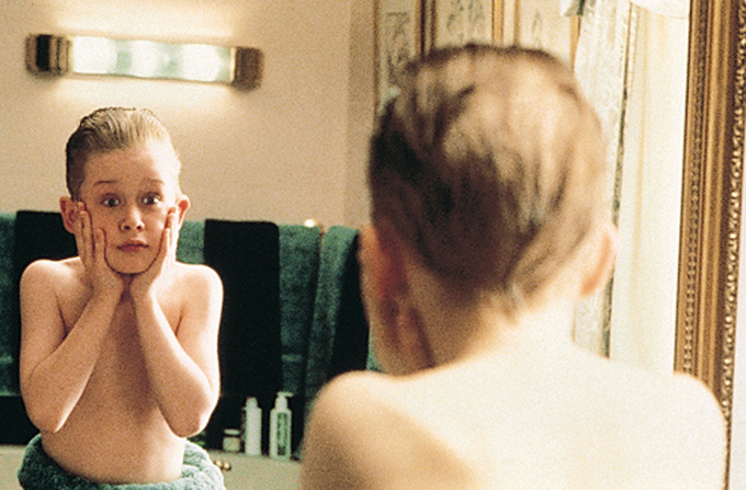 おすすめのクリスマスソングとホームアローンの壁紙TikTok