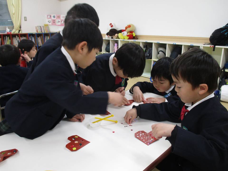 みんなの投稿 バレンタインの製作です。可愛いハートとクマ🐻です‼️保育と遊びのプラットフォーム ほいくる