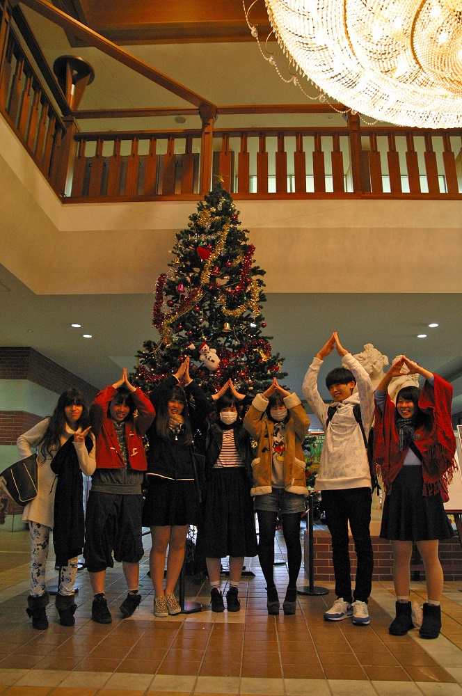 メリークリスマス🎄 こうゆうコスチュームとか ポーズとかメイクで自分の写真 SNSに上げる日はもう来ないと思ってました。30歳になったらノリノリでやってました。ないものねだり若い時より今の方が楽しんでるサンタコスサンタコスプレ🎅merrychristmas메리