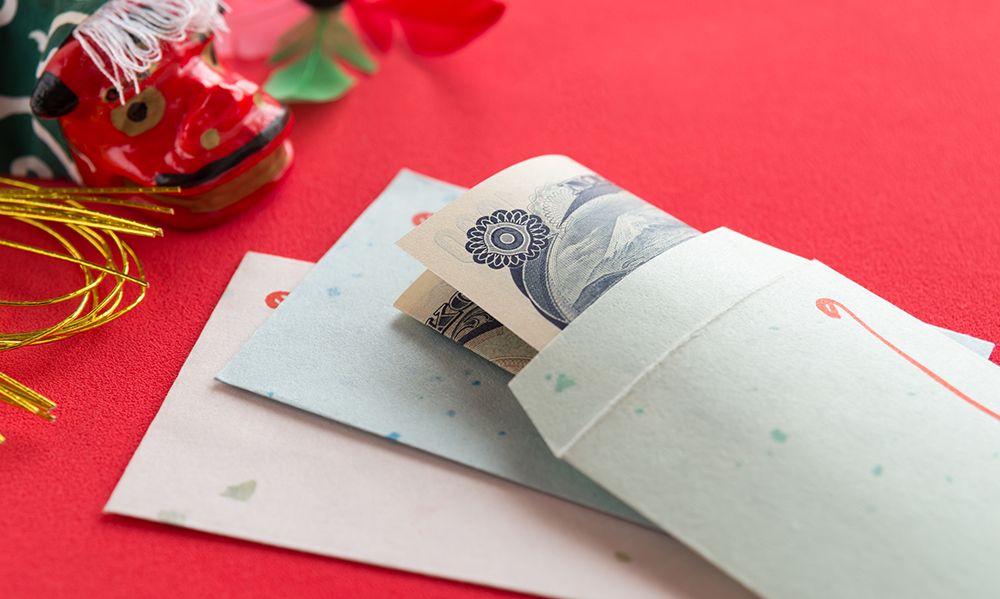 親戚からもらったお年玉のポチ袋に違和感 斬新な渡し方が「コミケ帰りを想像させる」との声も 袋の中身に注目LIMOくらしとお金の経済メディア