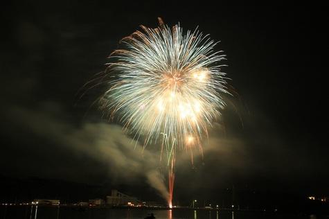 高松の絶景スポット、長崎の鼻に行こう！高松市にある屋島の先端には、長崎の鼻と呼ばれる場所があります。ここからは男木島や女木島はもちろん、瀬戸内海を行き交うフェリーも見ることができるため、瀬戸内の風景を存分に味わうことができます。 屋島の先端から見る