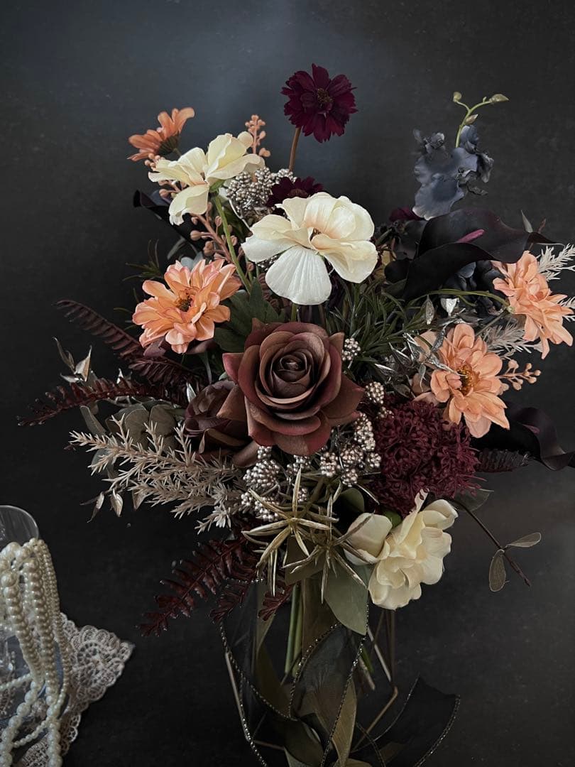 リース フラワー 花嫁 造花 結婚式 前撮り お洒落 花 インテリア オレンジ ブラウン 秋 冬 壁掛け ウェディング 前撮り 二次会 披露宴海外挙式 ウェディングブーケ 豪華 花束 ガーリー 可愛い 装飾品 ハロウィン 前撮りブーケ どう手配した？花材やデザインは？卒花に