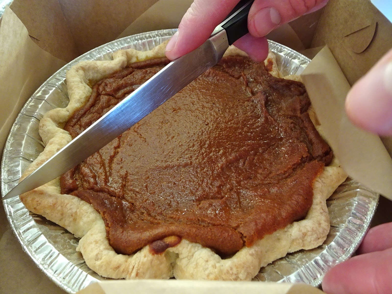 🦃 11月の第4木曜日は、アメリカの祝日「感謝祭 サンクスギビングデー 」です。家族や友人と集まって、伝統的な食事を楽しみ、日々与えられる多くの恵みに 感謝します。 典型的なメニューは七面鳥、クランベリーソース、マッシュポテト、パンプキンパイなど。アメリカ