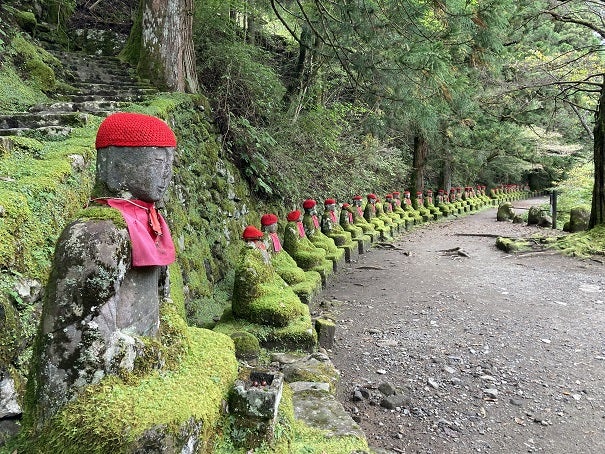並び地蔵 化け地蔵ニッポン旅マガジン