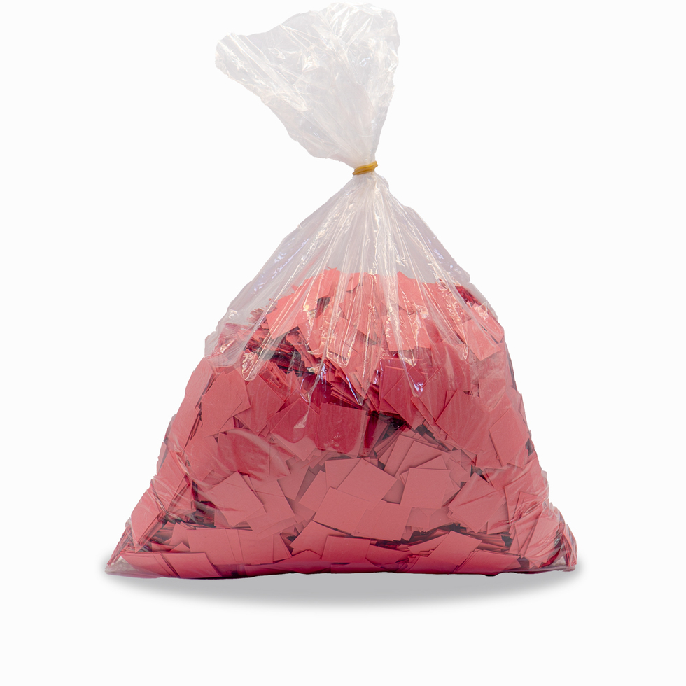 折り紙を細かく切って紙吹雪をして遊んだよ⌂ *. 紙吹雪は子ども達の永遠のお気に入り遊び☺️ 末っ子ちゃん、うっとりいいお顔🙈長男も一緒に散らしてくれました✨おうち遊び おうちあそび