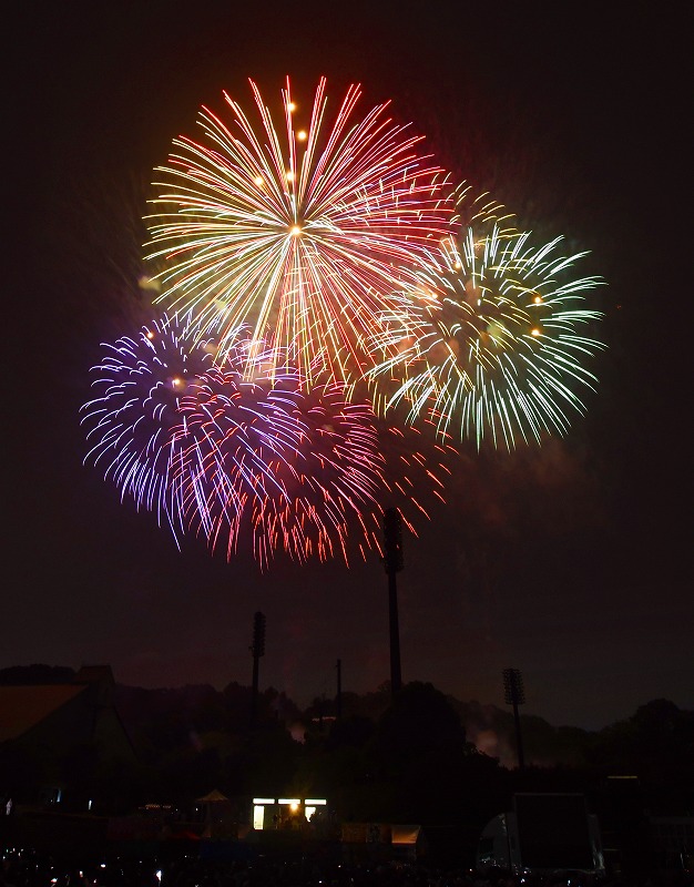 新横浜花火大会2019が7月25日に開催！港北区制80周年記念の花火もはまこれ横浜