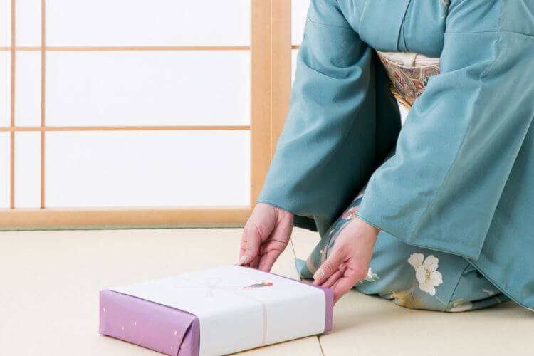 お正月の手土産に最適なお菓子の選び方は？ご挨拶のマナーも紹介シュガーシャック千葉県東船橋のケーキ,焼き菓子,カフェお誕生日の予約も