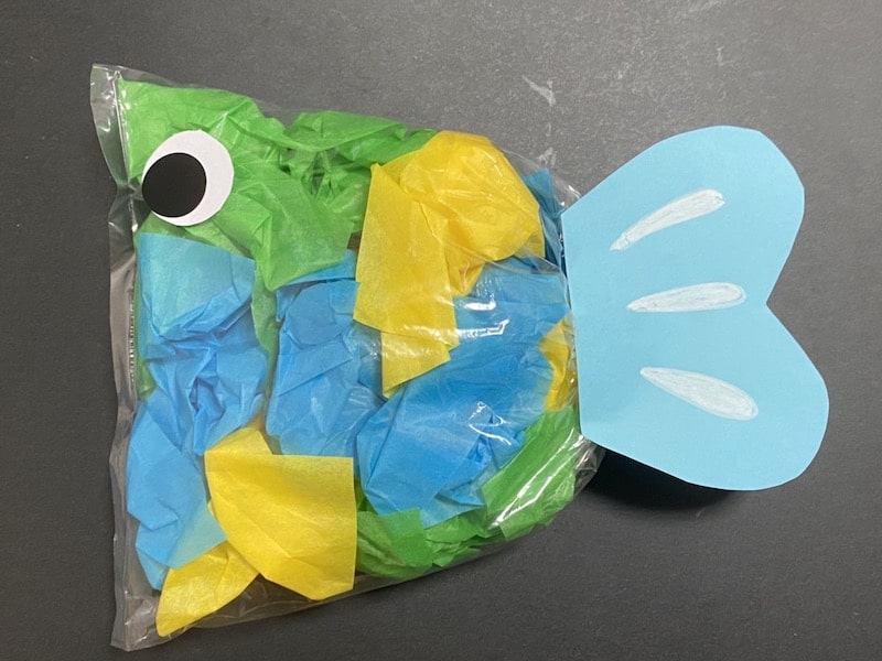 ビニール袋で作る「こいのぼり」子どもの部屋