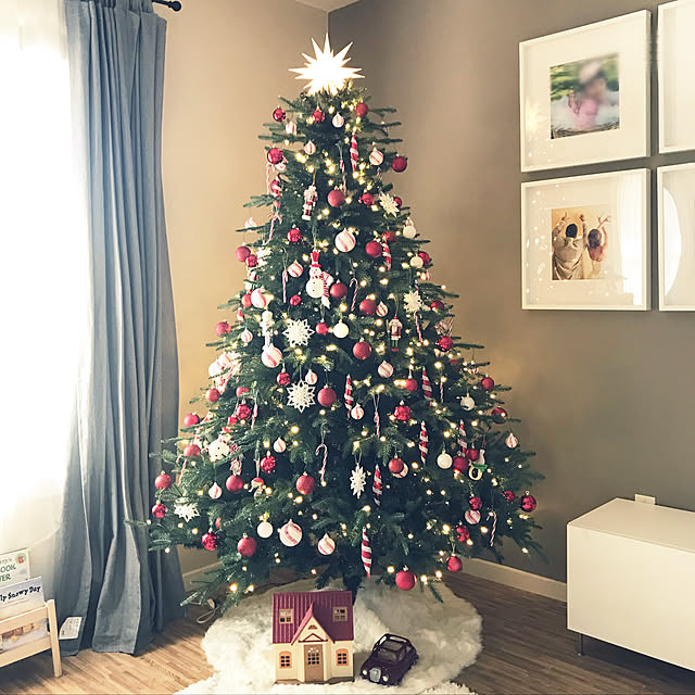 クリスマスツリーの下に置かれたプレゼントの写真素材79031728- PIXTA