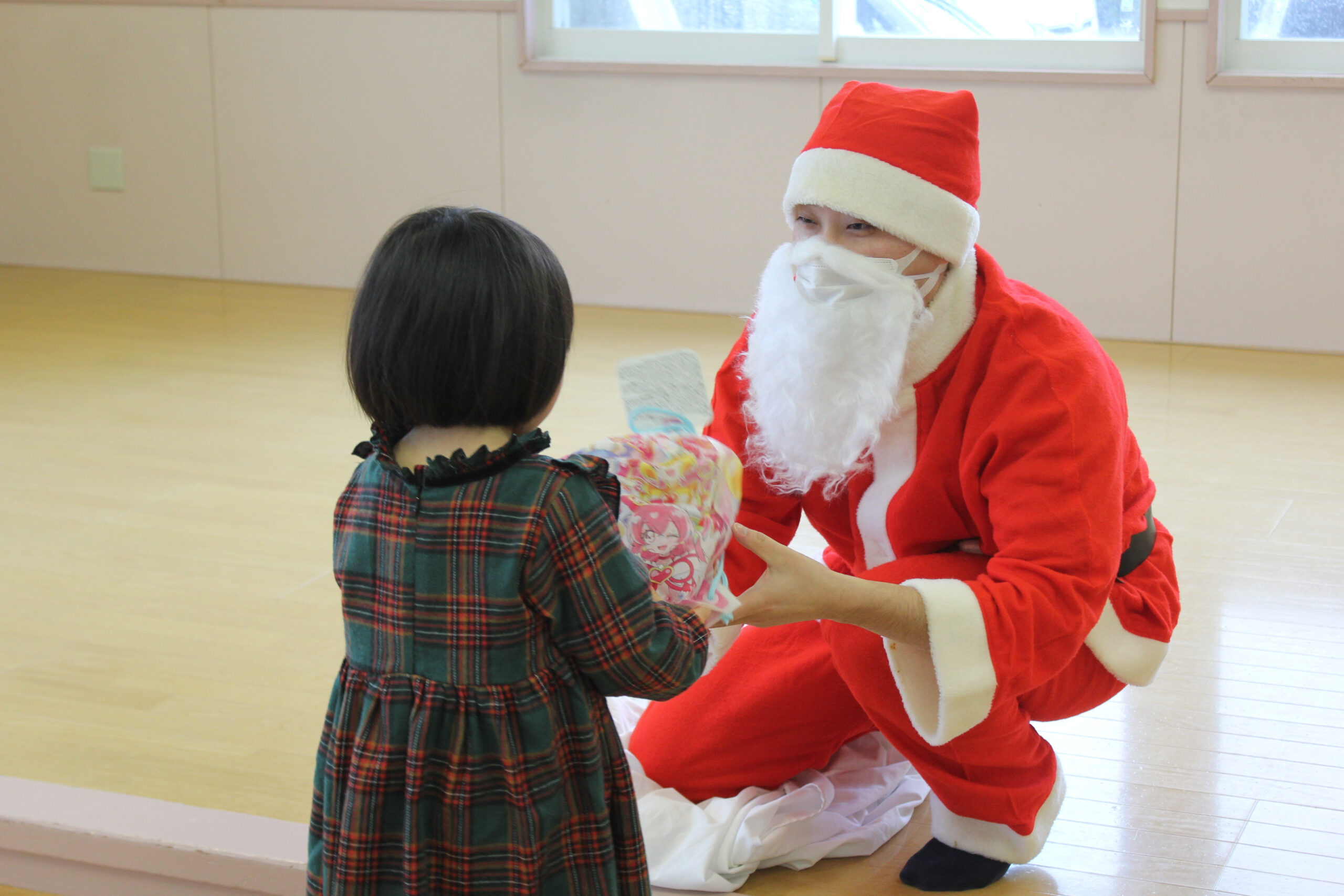 心踊るクリスマス サンタさんがケータイにメッセージをくれるよ！ クリスマスにサプライズを演出してくれる秀逸アプリが日本語対応にPouch ポーチ
