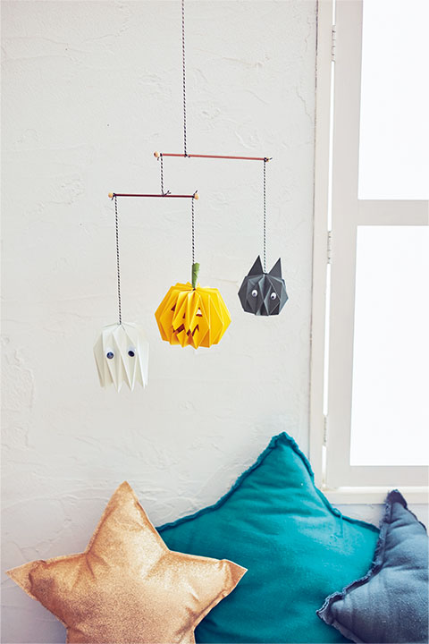 ハロウィンに ステンドグラス モビール 黒猫、魔女、おばけムード高まる ハロウィンインテリアminne 国内