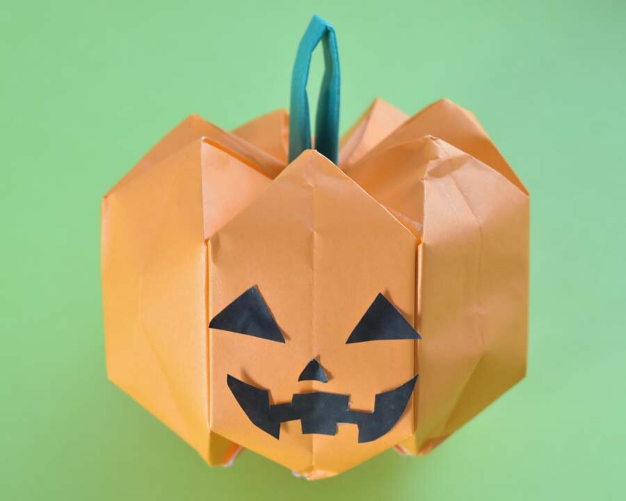 ハロウィンの折り紙 リアルな骸骨の手 by Jeremy Shafer大人の折り紙インテリア