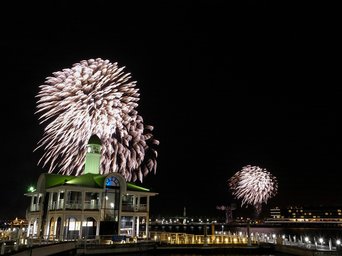 楽天トラベル 高速バス予約 -横浜ぷかり桟橋乗船 横浜開港祭花火・展望デッキ付き大型船観覧クルーズ