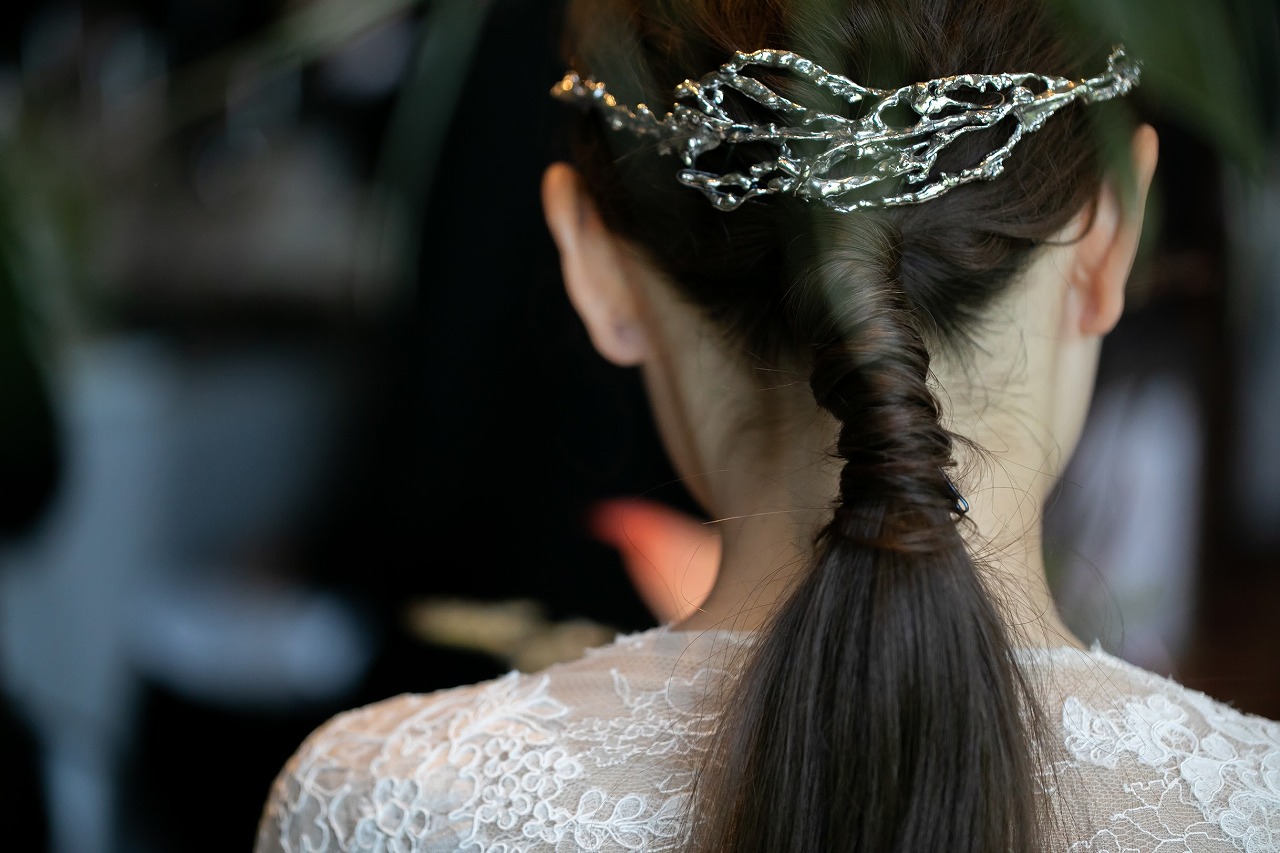 人気上昇中♡シンプルな『ローポニーヘア』が個性的でおしゃれ♡ウェディングニュース