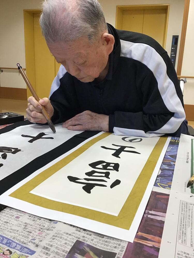 書き初めの意味と由来とは？2026年はいつ？小学生用の筆は何号？道具の選び方