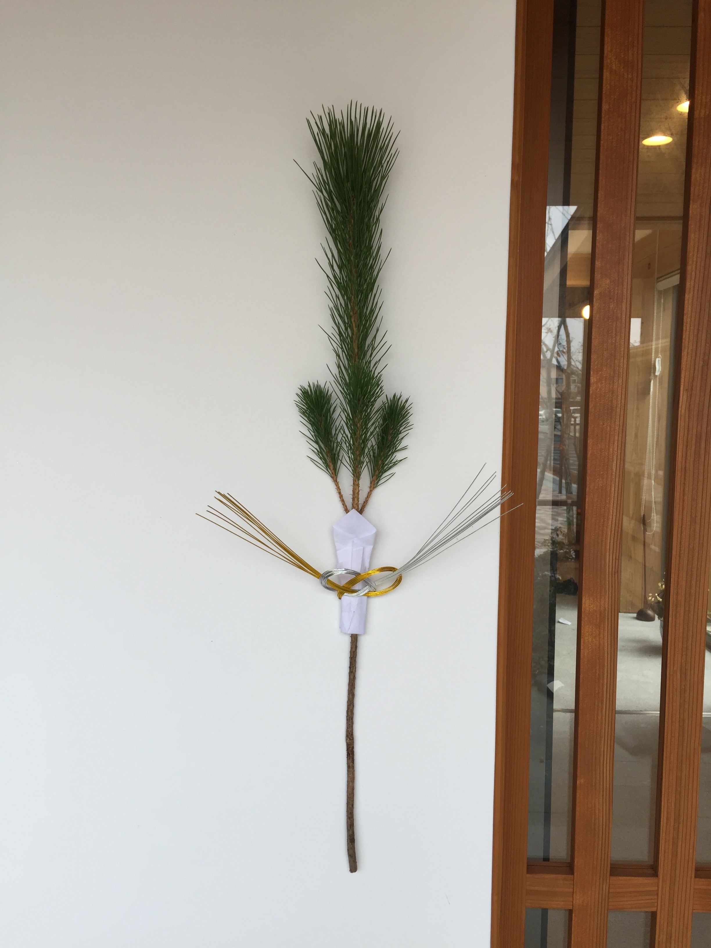 シンプルな線画の門松のイラスト 白黒255663270- イメージマート