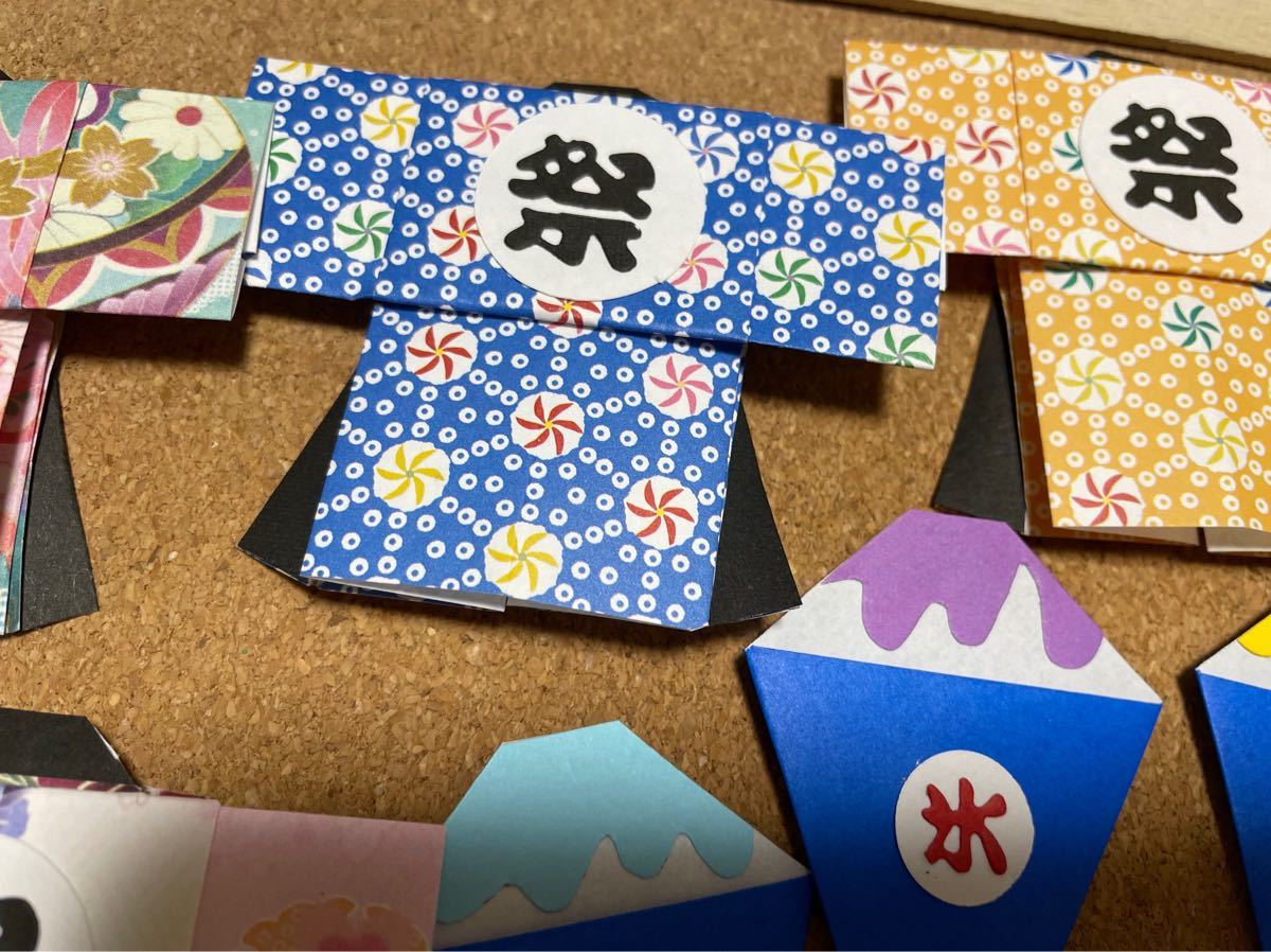 Amazon.co.jp: 壁面飾り 折り紙 夏祭り はっぴ 9色 アルバム 色紙 : ホビ