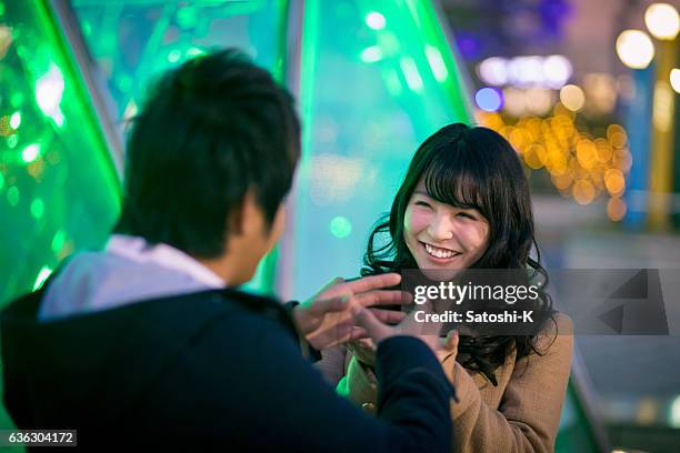 Couple Christmas Photoshoot Ideas: 10 Ideas for Amazing Christmas Photos in2024